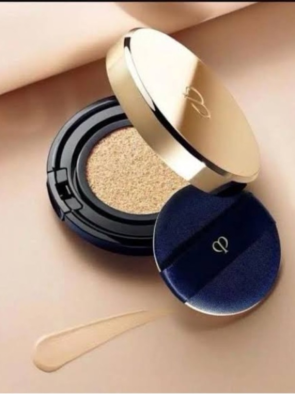 Clé de Peau Beauté Radiant Cushion Foundation - shade 110-BNIB